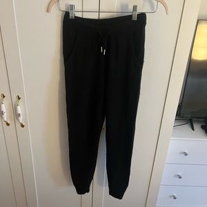 100% cashmere joggers black